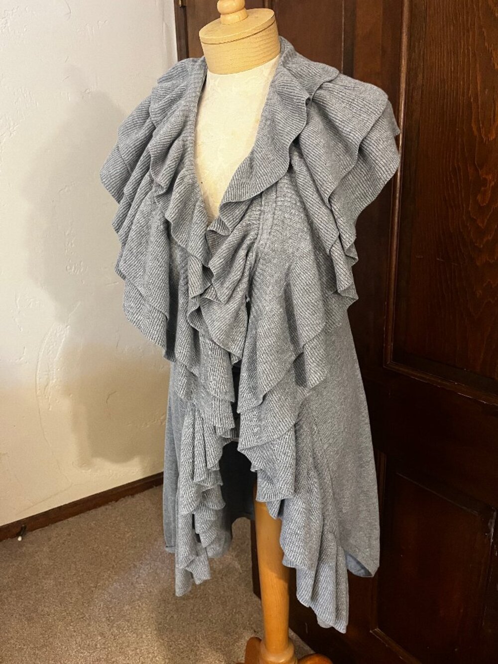 NWT Romeo & Juliet Couture Gray Ruffle Sweater Vest Cardigan, Size M